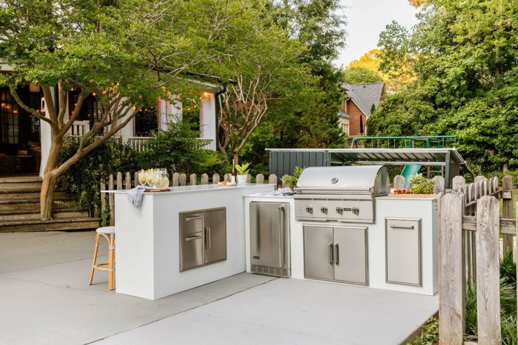 RTA MOKS White Modular Outdoor Kitchen and grill with 4 burners in a Beautiful Backyard space