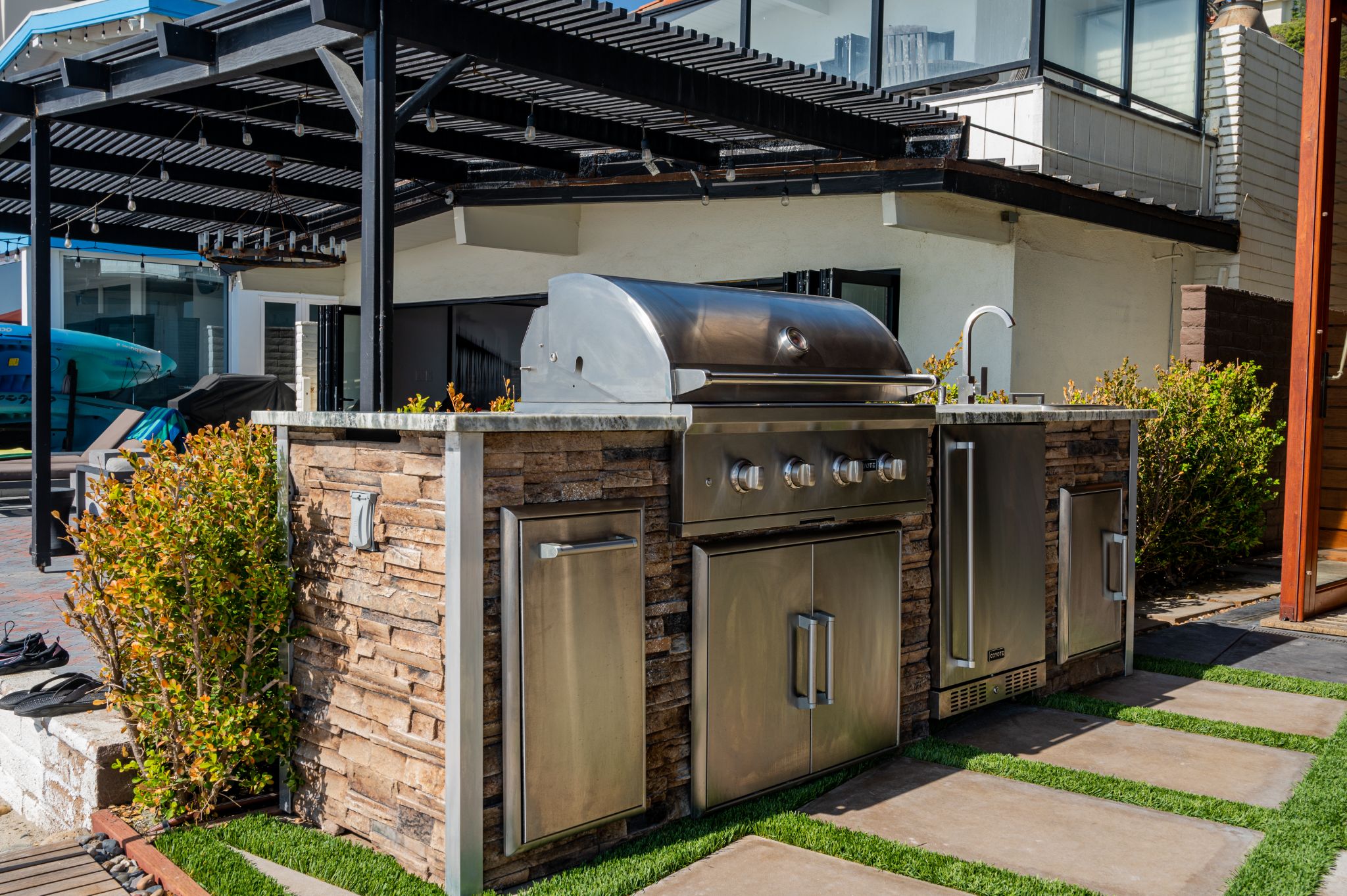 stacked stone outdoor kitchen with gas gril